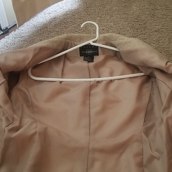 Blazer - Picture 4 of 4